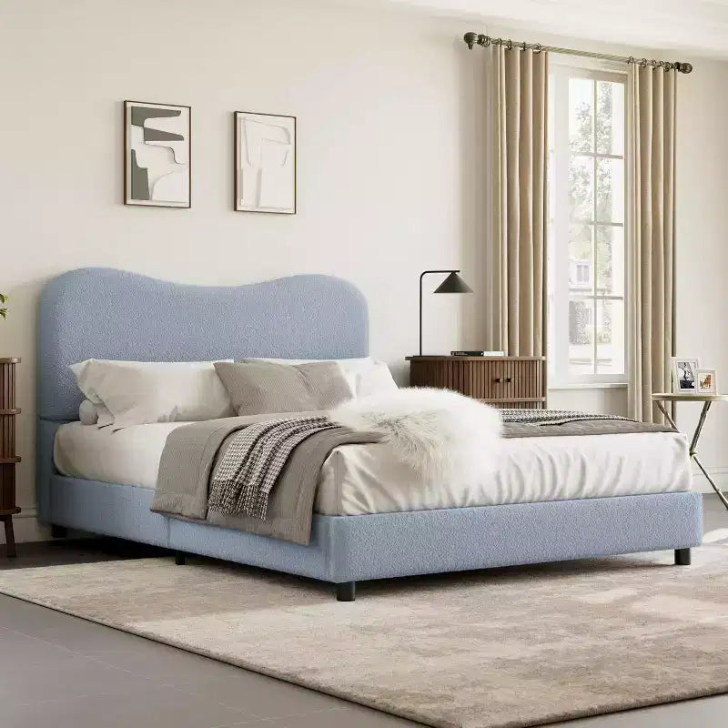 Struttura letto matrimoniale/una piazza e mezza/queen size con testiera imbottita in Boucle effetto nuvola, piattaforma a basso profilo, robuste doghe in legno, silenziosa, non richiede rete a molle