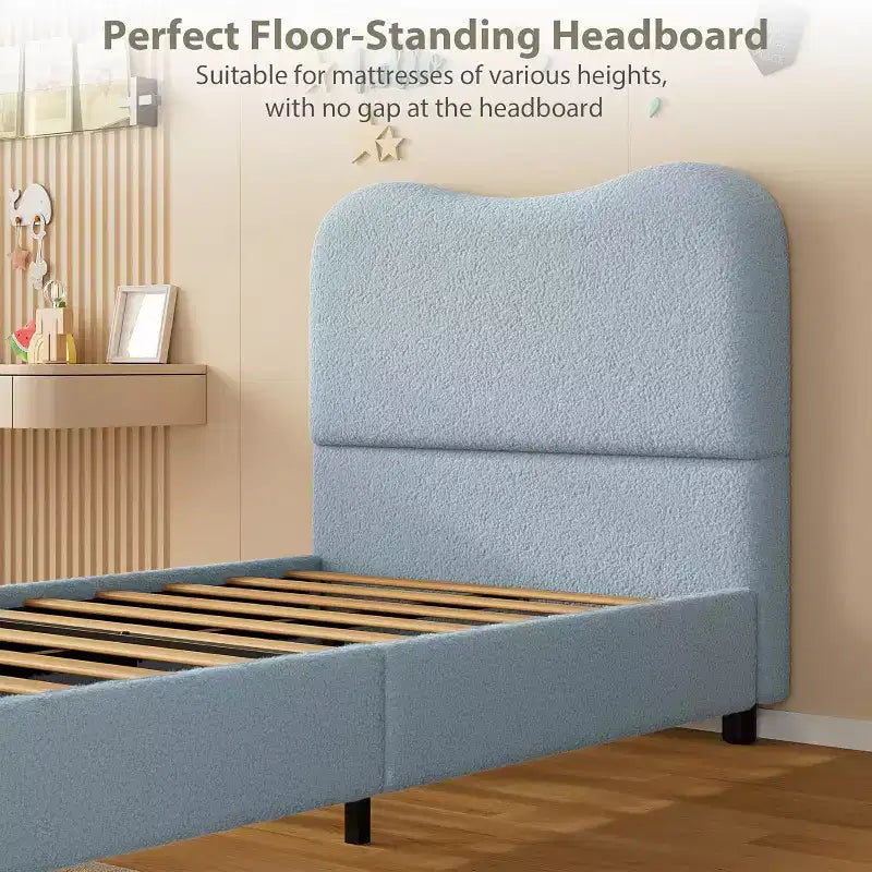 Struttura letto matrimoniale/una piazza e mezza/queen size con testiera imbottita in Boucle effetto nuvola, piattaforma a basso profilo, robuste doghe in legno, silenziosa, non richiede rete a molle