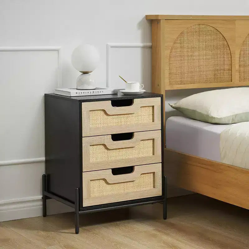Comodino in Rattan, Comodino da Fattoria con 3 Cassetti, Comodino con Gambe in Metallo, Tavolino d'Appoggio Boho per Camera da Letto